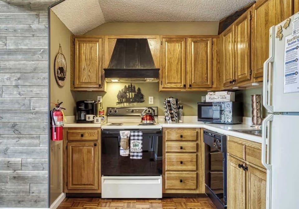 Kitchen Haven: Cook up delicious memories in this stylish, well-equipped retreat!