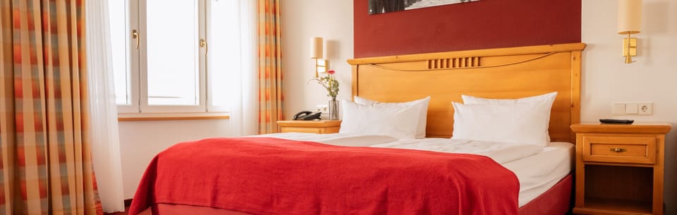 Comfort Room | In-room safe, desk