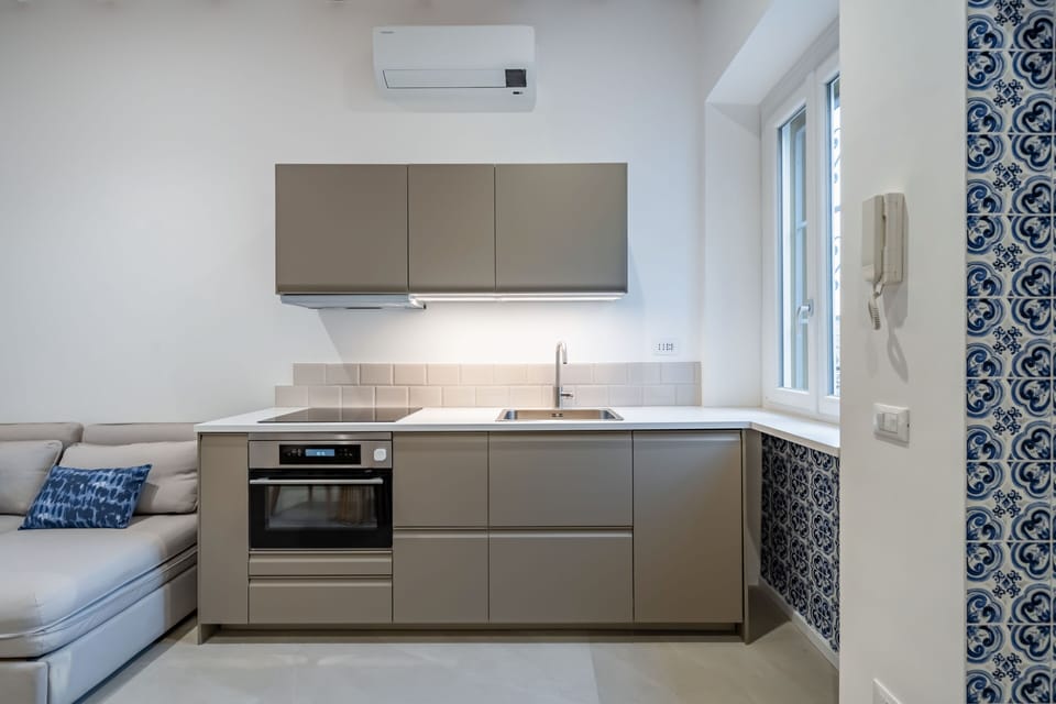 Family Apartment | Private kitchen | Full-size fridge, microwave, oven, stovetop