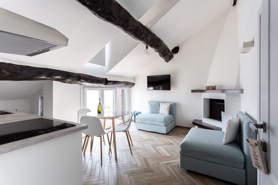Comfort Apartment | Living area | Flat-screen TV