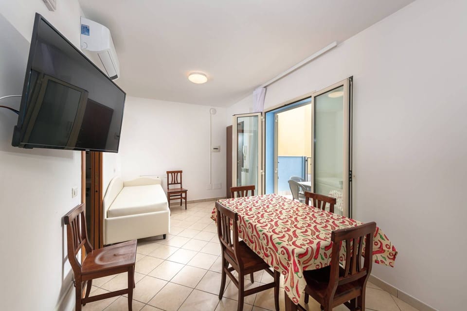 Three-room apartment | Living area | 32-inch LCD TV with digital channels