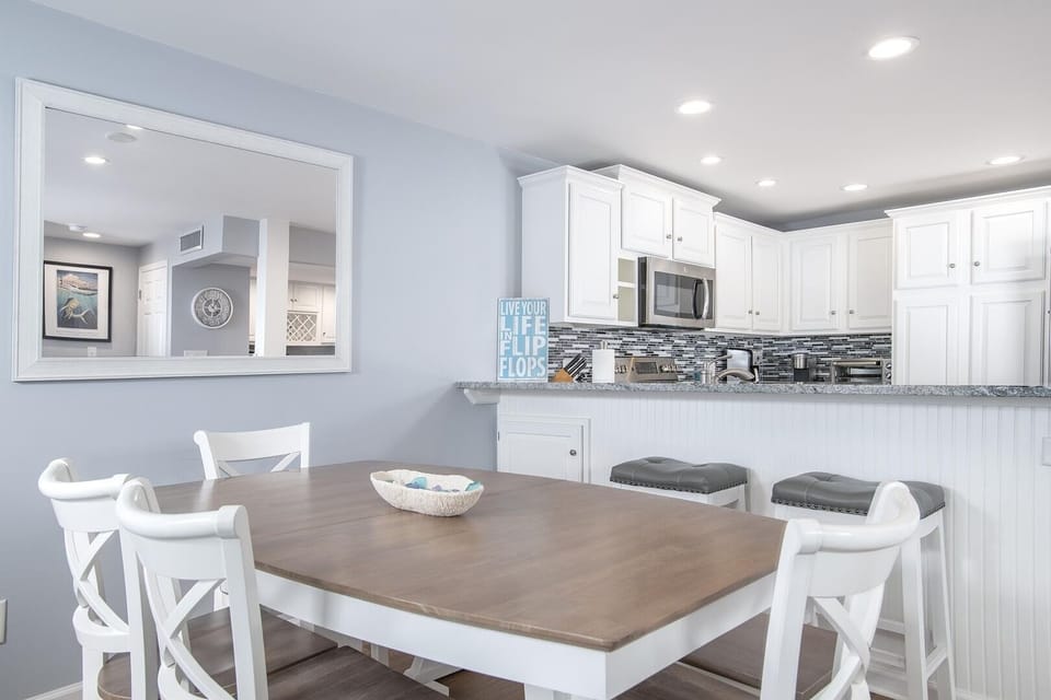 Condo, 3 Bedrooms | Dining