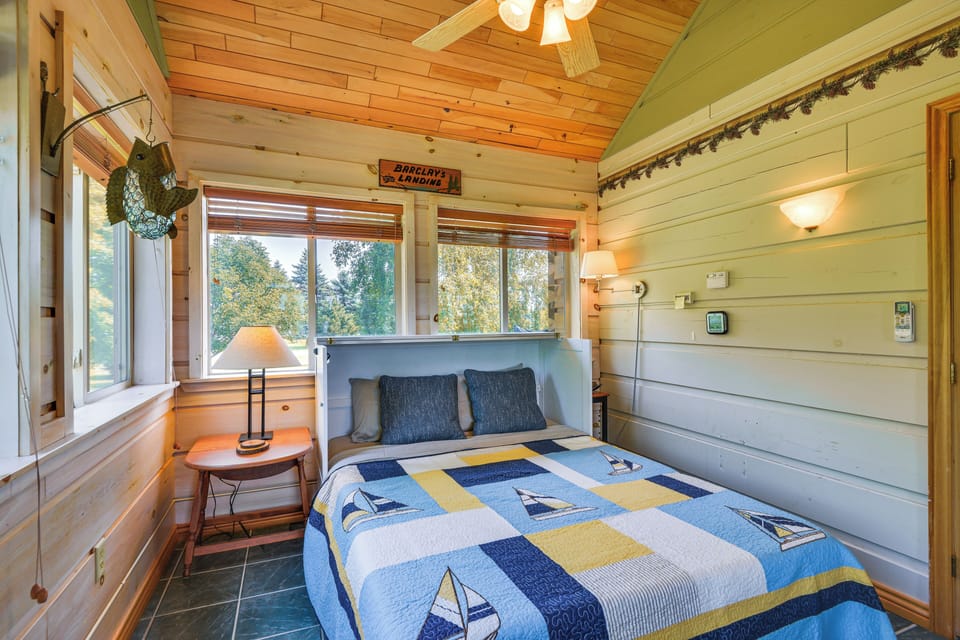 Warm & Cozy Clayton Cabin Near St Lawrence River! Cottage in New York