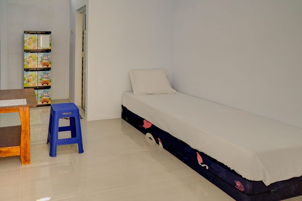 Standard Single Room | Free WiFi, bed sheets