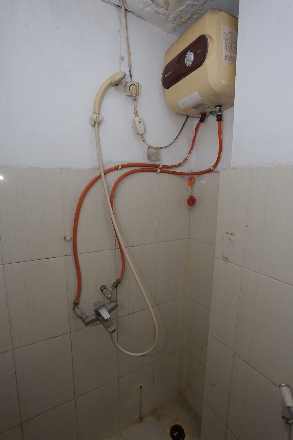 Deluxe Double Room | Bathroom | Shower, towels, soap