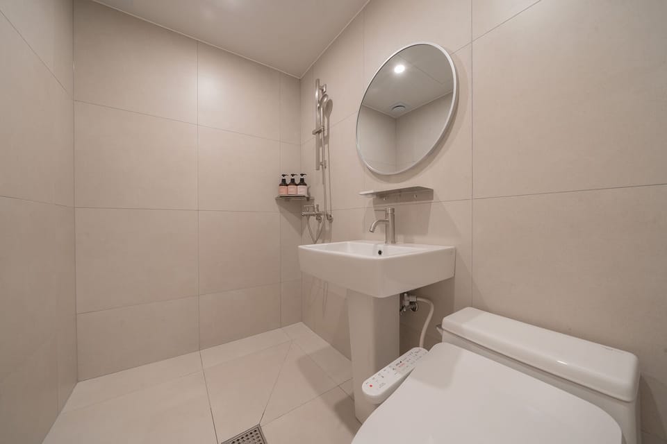 Standard Double Room | Bathroom | Shower, hair dryer, bathrobes, slippers
