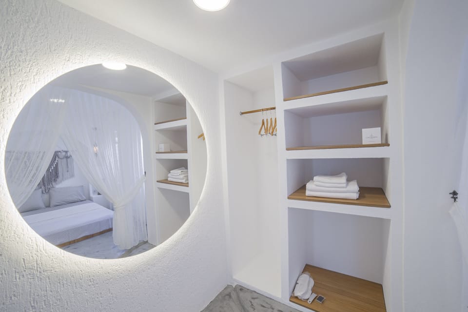 Deluxe Double Room | Hypo-allergenic bedding available, minibar, blackout drapes