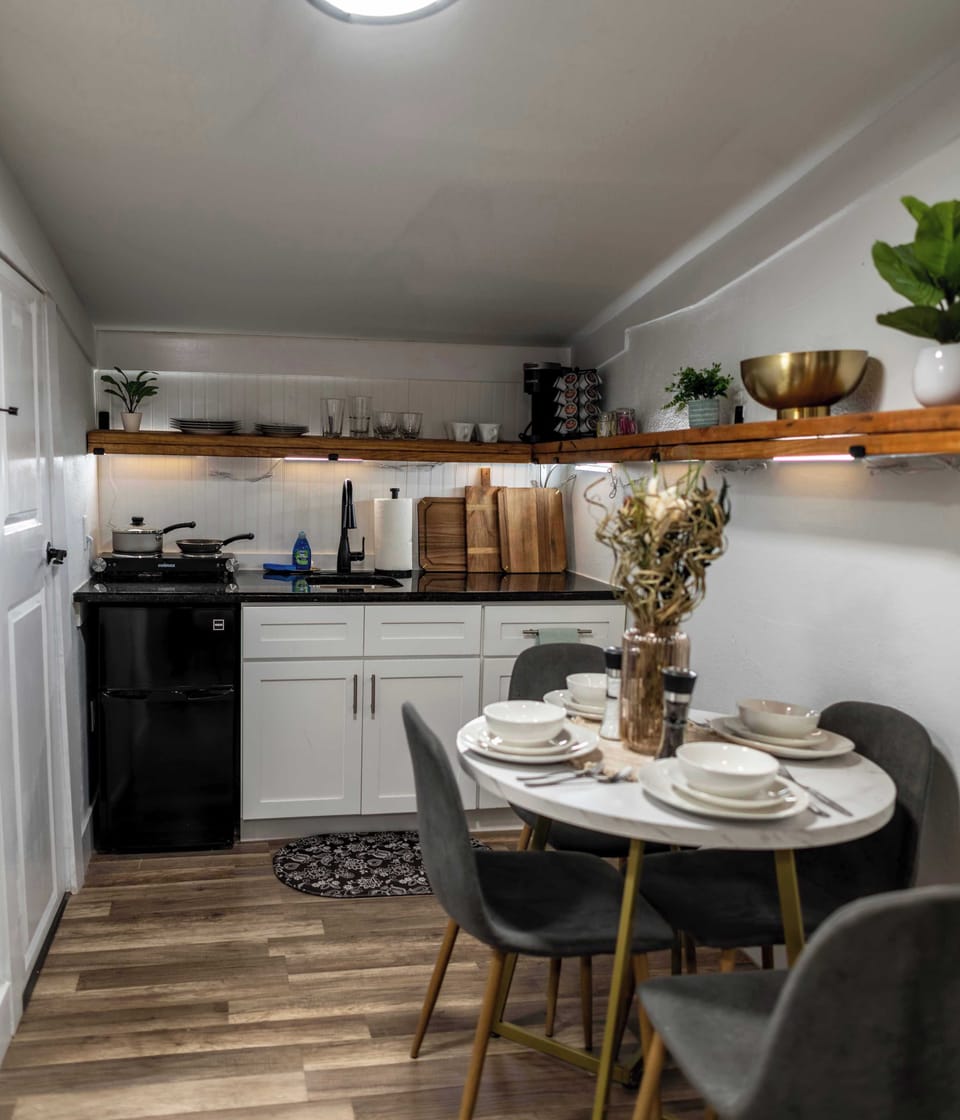Detached Cottage: Full Kitchen