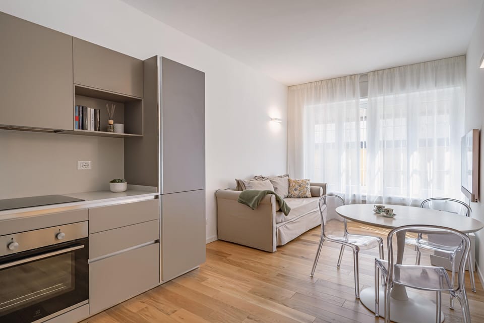 Deluxe Apartment Via Orseolo 3 | Living area | 50-inch flat-screen TV with satellite channels