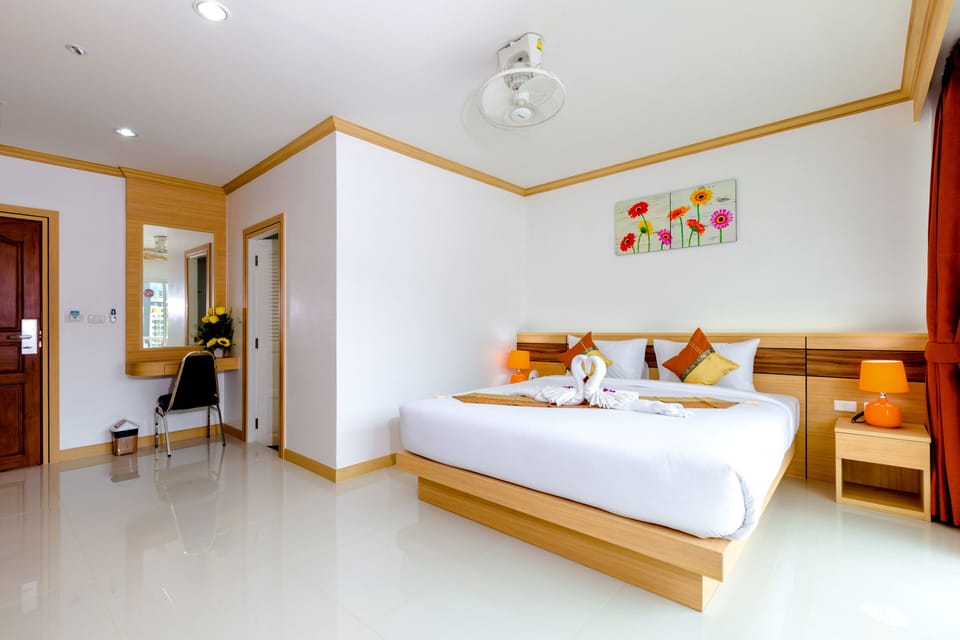 Superior Double Room | In-room safe, desk, free WiFi, bed sheets