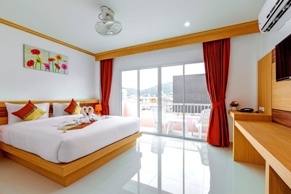 Superior Double Room | In-room safe, desk, free WiFi, bed sheets