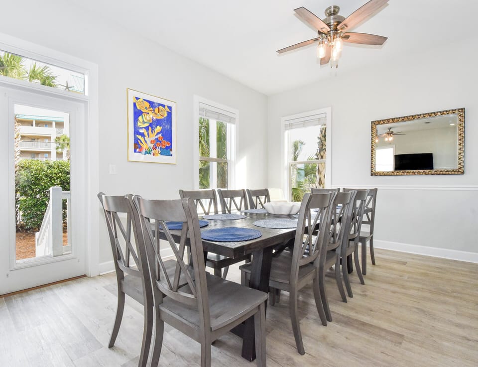 Pearl By The Sea - Dining Area