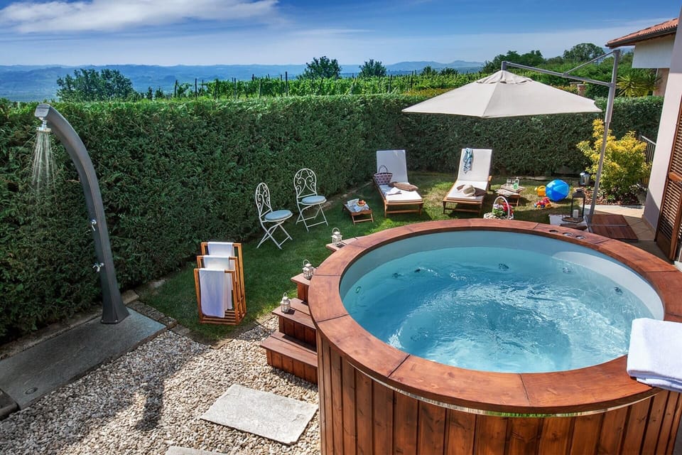 Outdoor spa tub