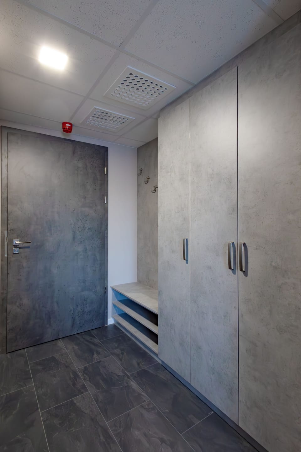 Standard Room | 1 bedroom, minibar, in-room safe, desk