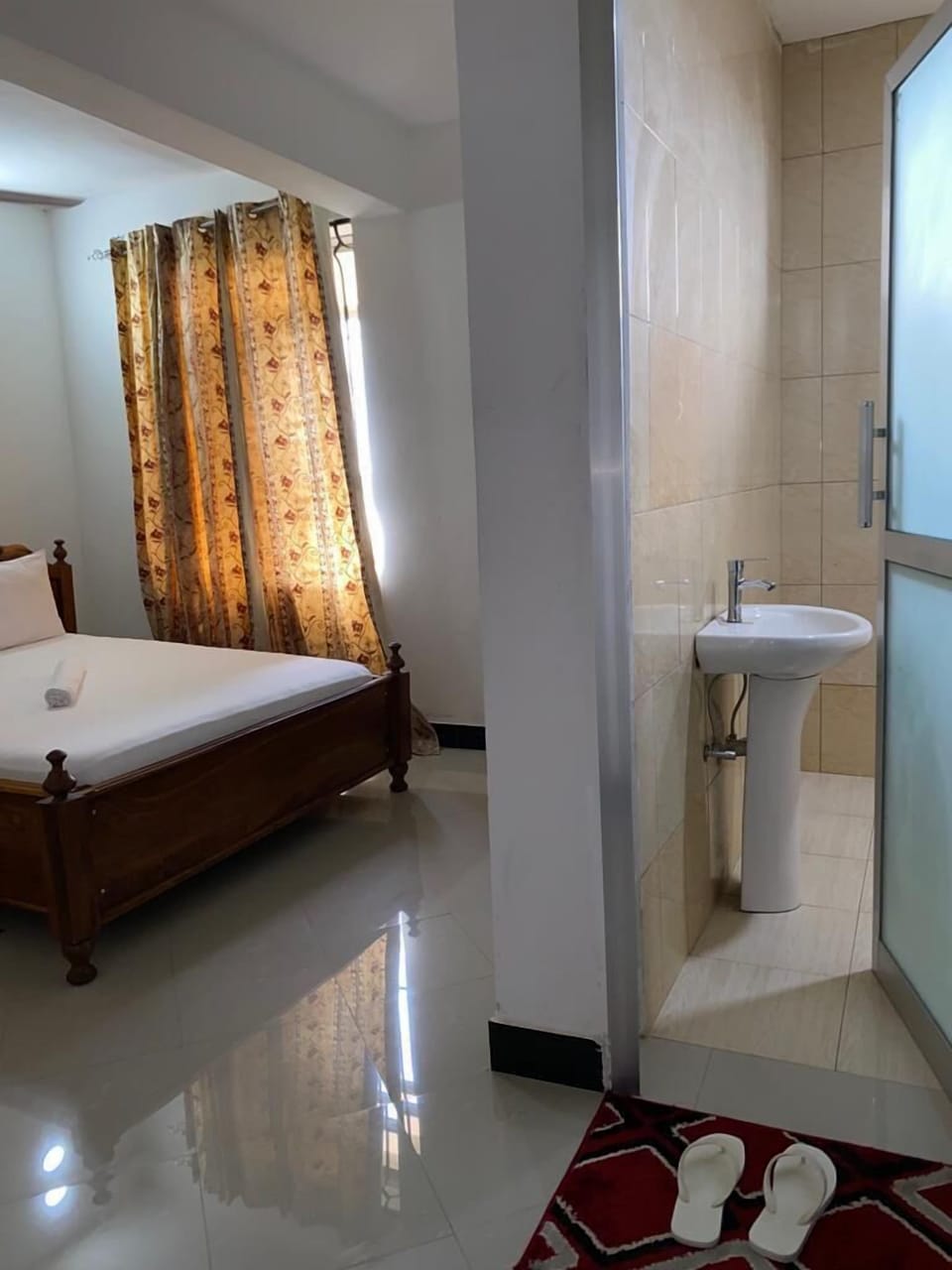 Deluxe Double Room | Individually furnished, desk, soundproofing, bed sheets
