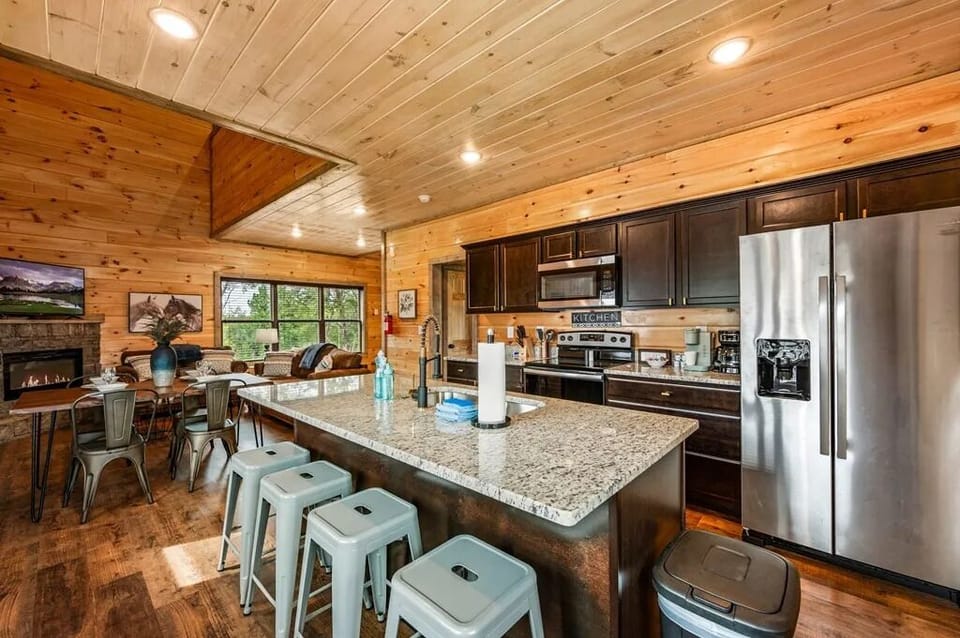 Spacious fully loaded kitchen