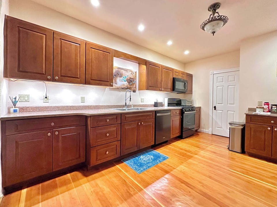 Fully outfitted kitchen 
