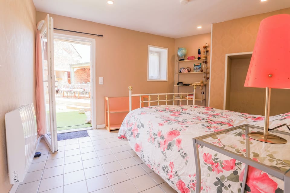 5 bedrooms, travel crib, free WiFi, bed sheets