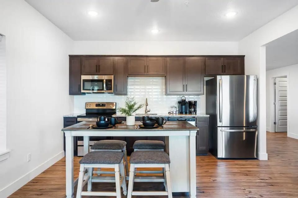 Fridge, microwave, oven, stovetop