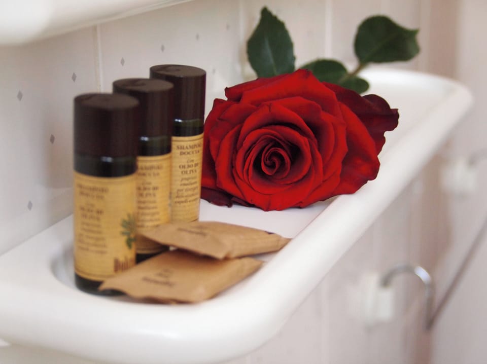 Apartment, 1 Bedroom, Kitchenette, Ground Floor | Bathroom | Free toiletries, hair dryer, bidet, towels