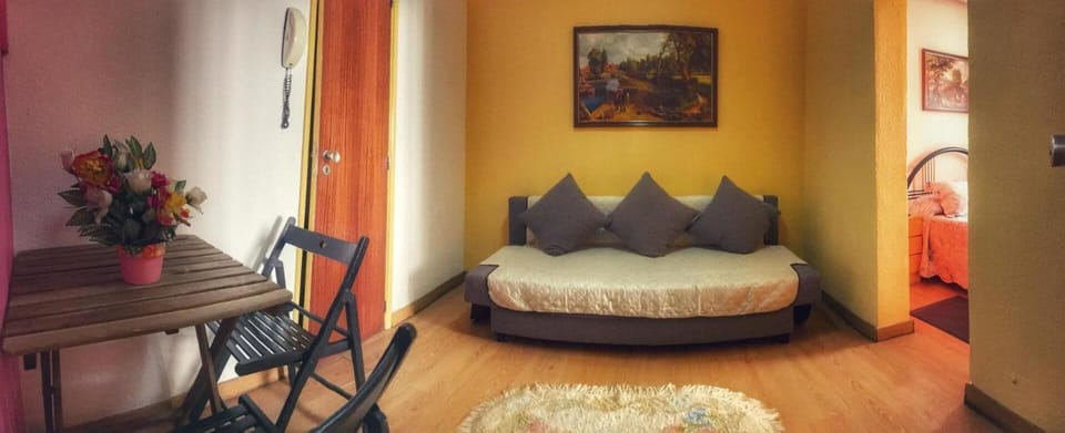 Suite, Private Bathroom | Desk, iron/ironing board, free WiFi, bed sheets