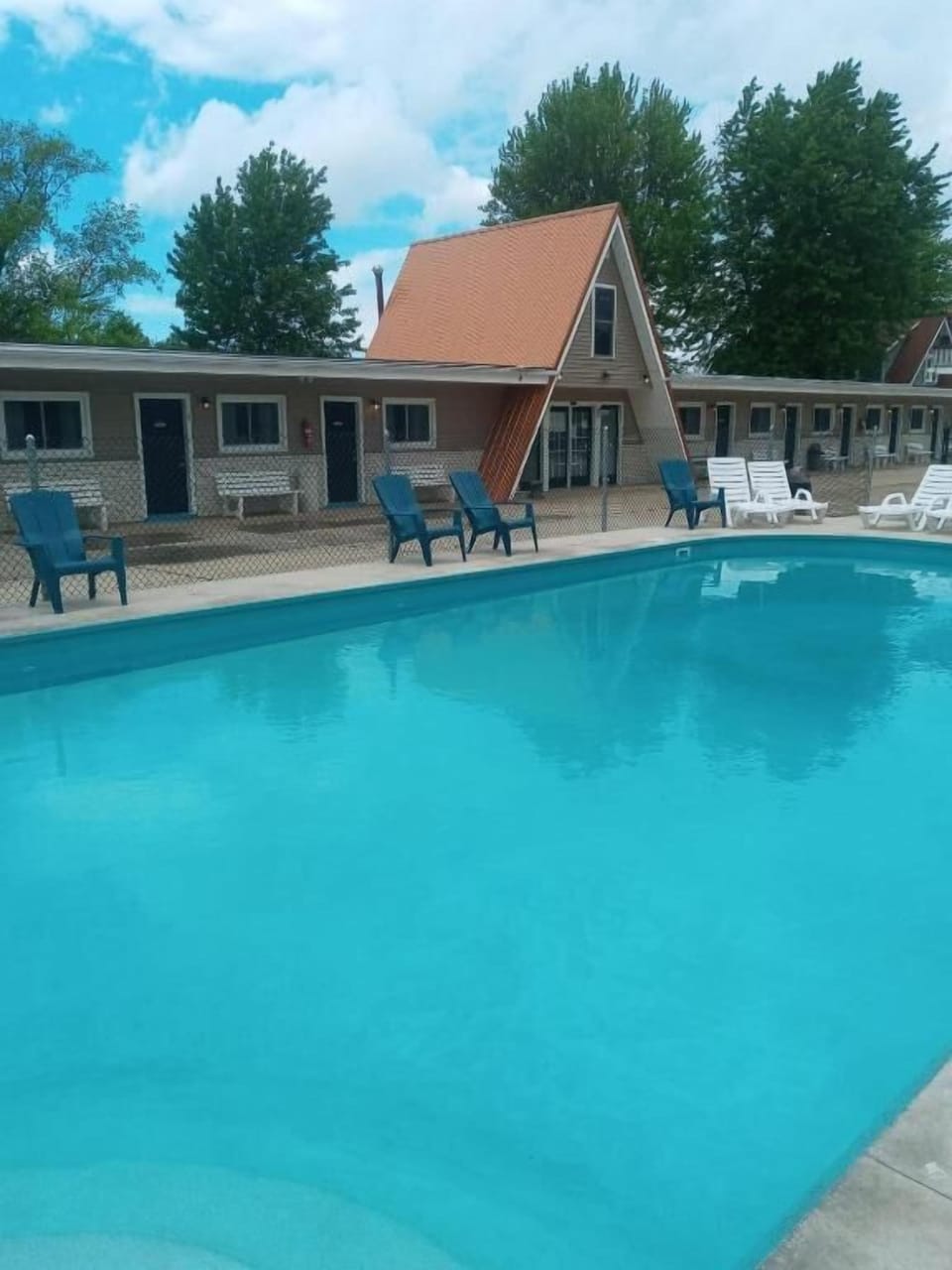 Seasonal outdoor pool, open 8:00 AM to 8:00 PM, sun loungers