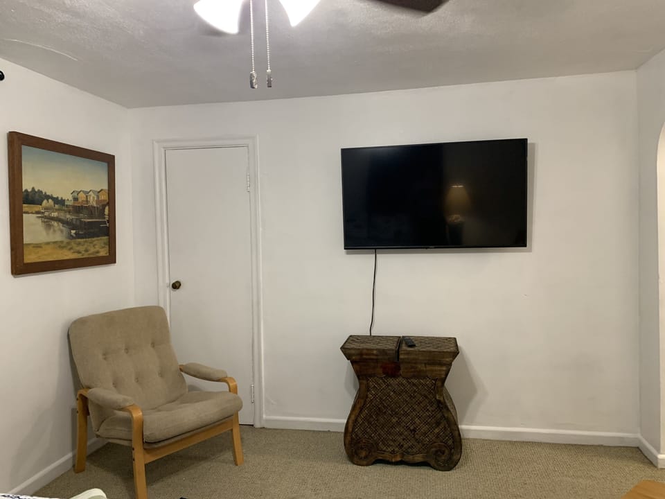 Screen, Indoors, Furniture, Living Room, TV