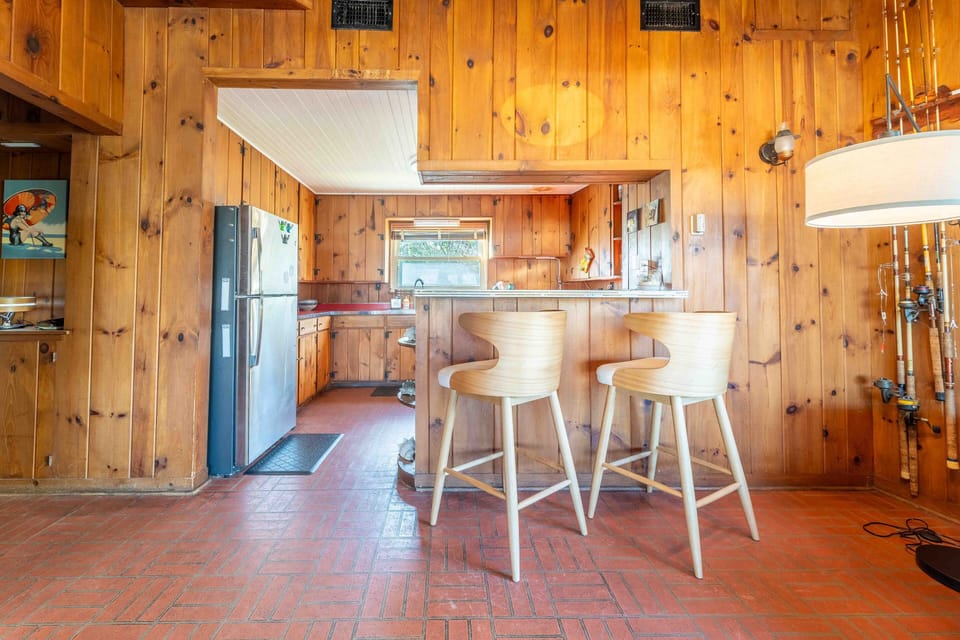Kitchen and bar 