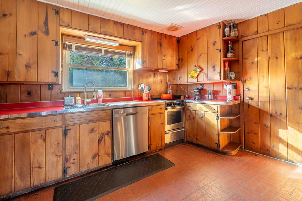 Kitchen pic 2