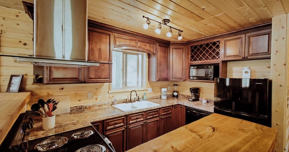 Highlander Cabin | Kitchen