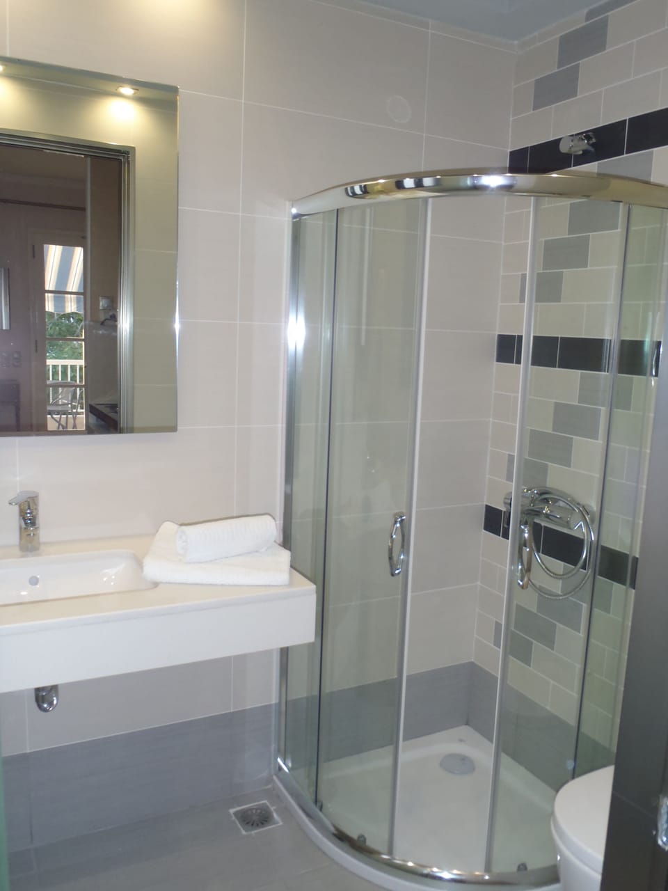 Studio, Sea View | Bathroom | Shower, rainfall showerhead, free toiletries, hair dryer
