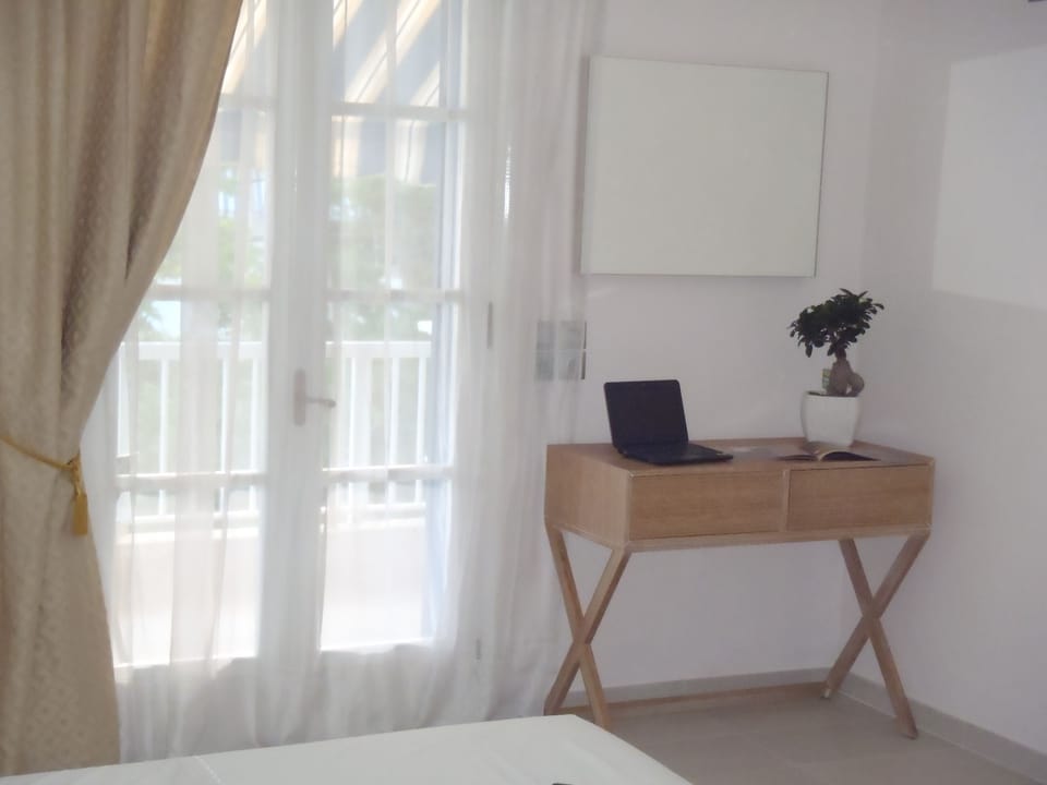 Studio, Sea View | Egyptian cotton sheets, premium bedding, pillowtop beds, in-room safe
