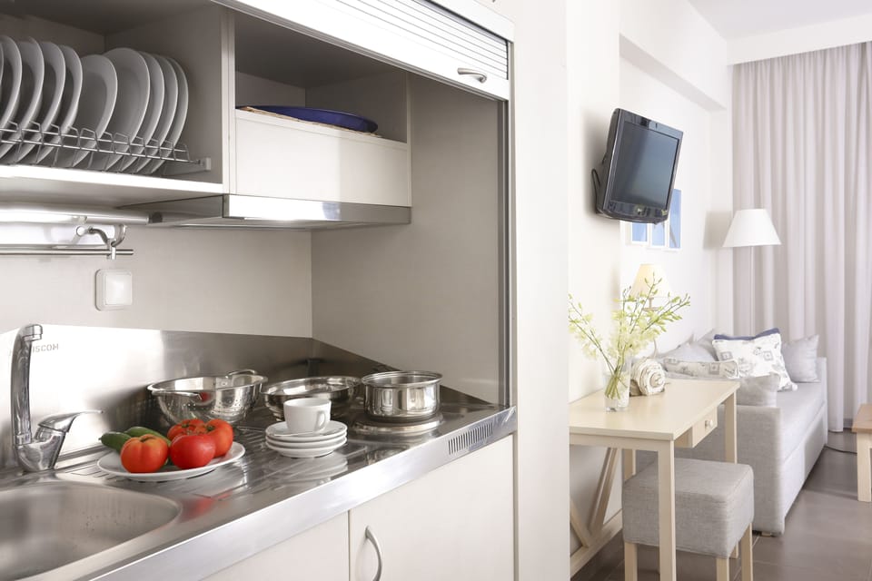 Fridge, stovetop, electric kettle, cookware/dishes/utensils