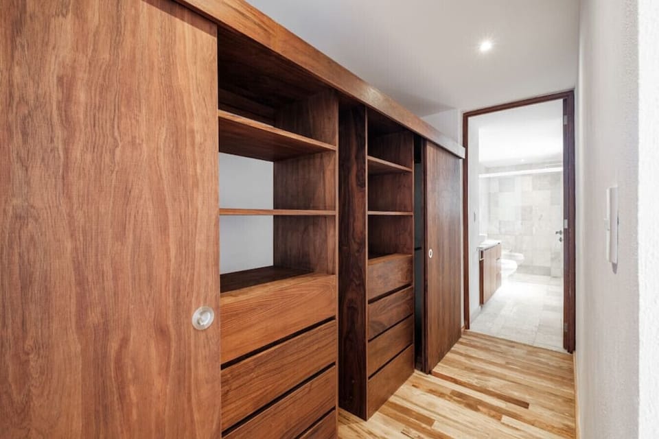 Walking closet