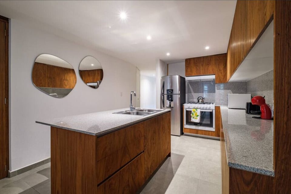 Fully equipped kitchen with island