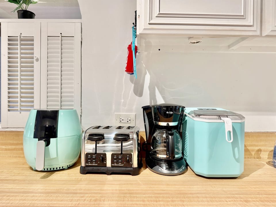 Air fryer, toaster, coffee pot and ice maker