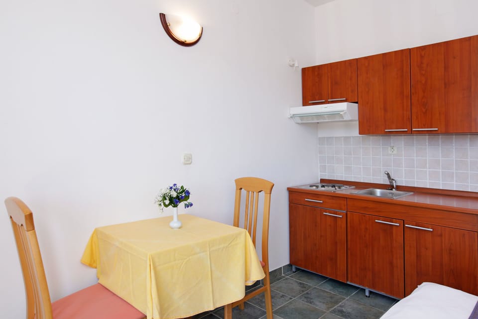 Studio Suite with Balcony Sea View | Private kitchen