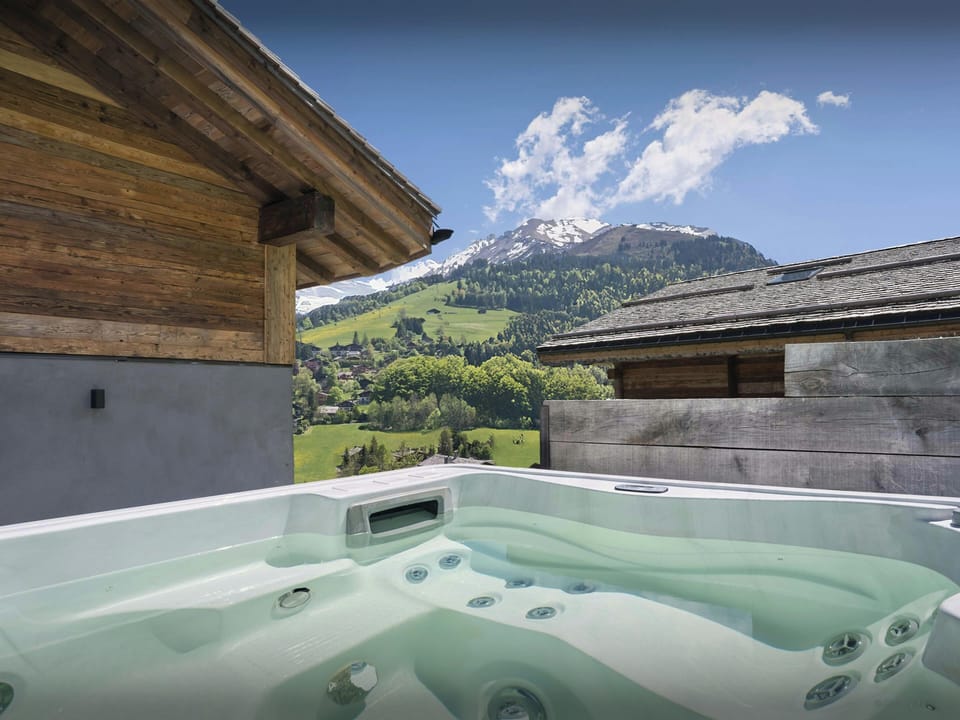 Jacuzzi & view