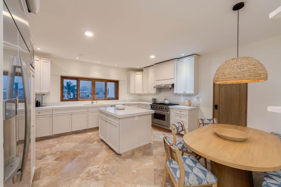 Fully equipped gourmet kitchen with central island, stainless-steel appliances