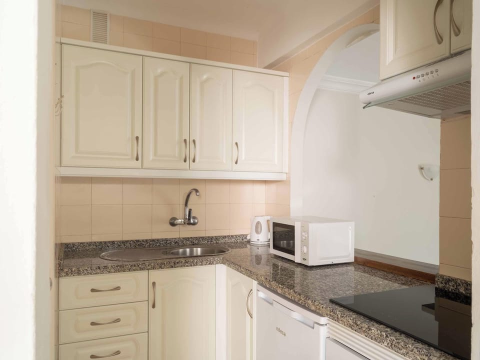 Coffee/tea maker, fridge, microwave, highchair