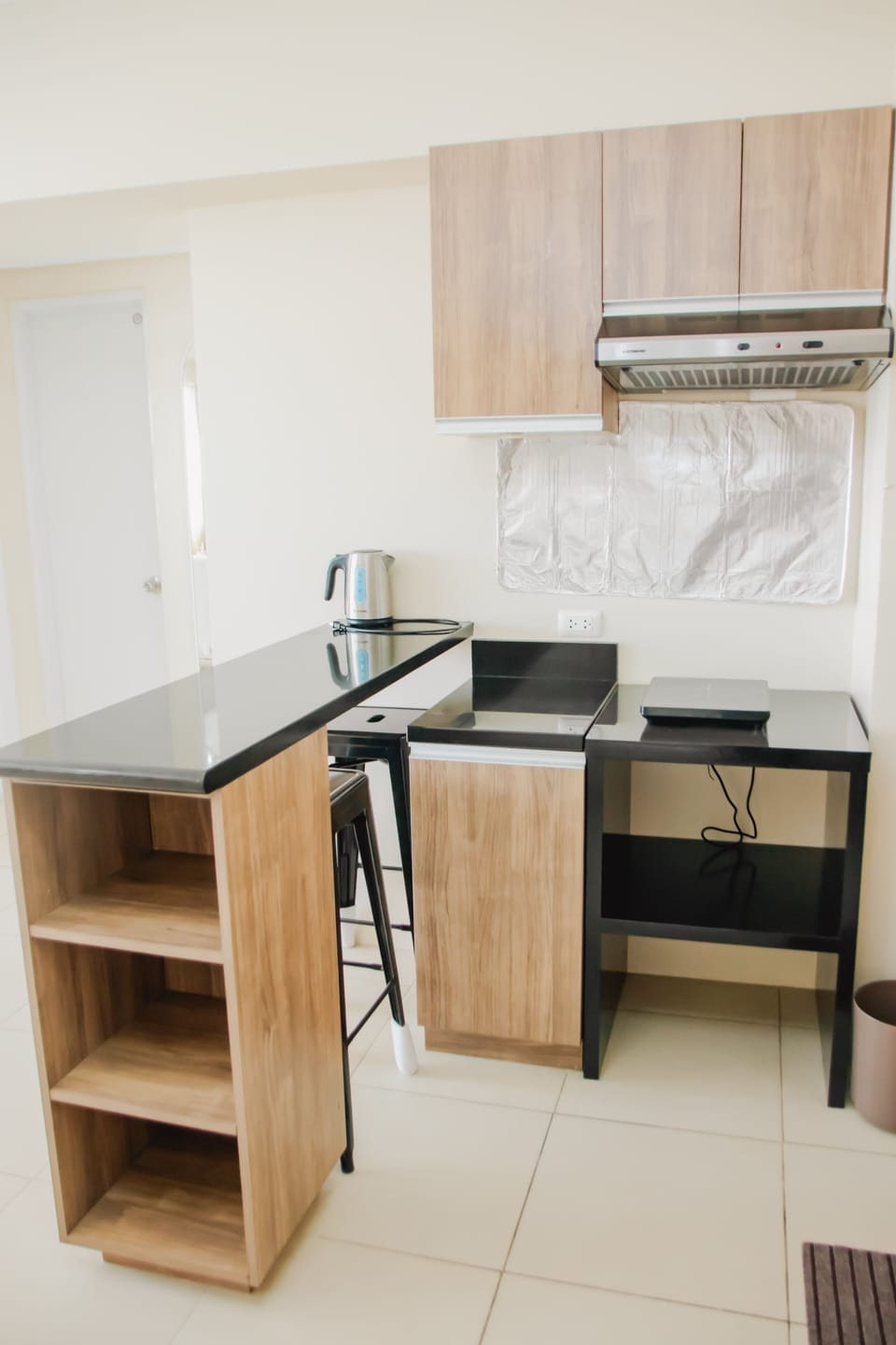 Comfort Apartment | Private kitchen | Fridge, microwave, rice cooker, cookware/dishes/utensils