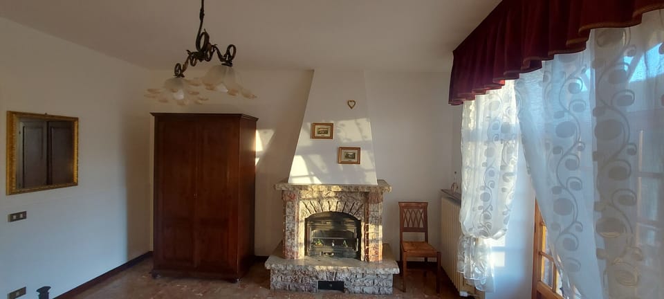Double or Twin Room | Desk, laptop workspace, WiFi (free), bed sheets