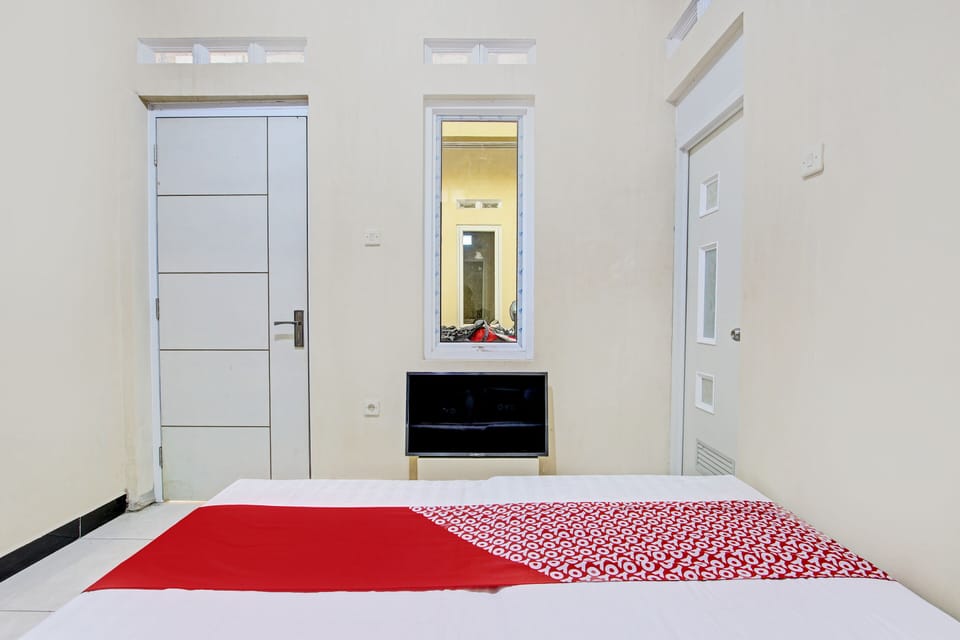 Standard Double Room | Desk, laptop workspace, free WiFi, bed sheets
