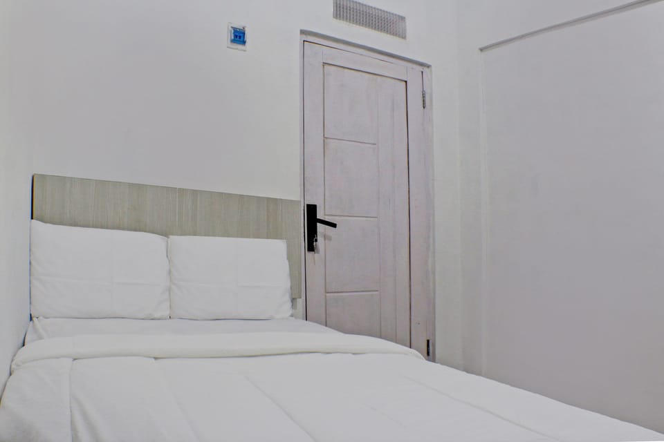 Deluxe Double Room | WiFi (free), bed sheets