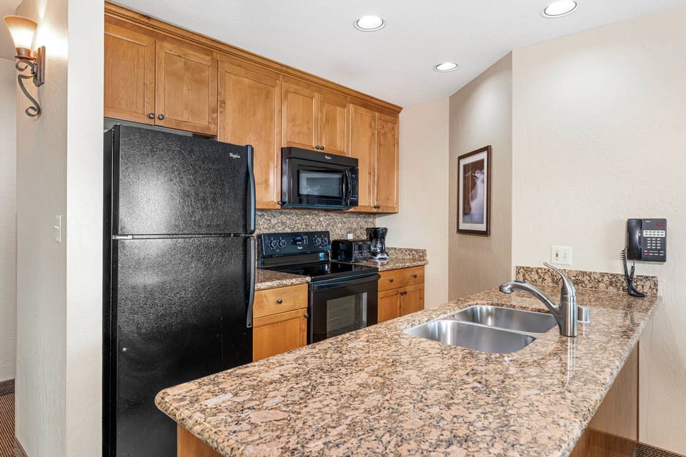 Full Kitchen with all the necessities (Ridge Tahoe).