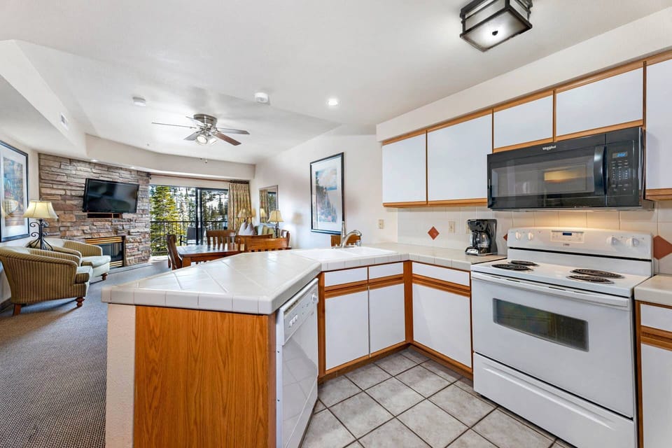 Full kitchen with all the necessities. Separate Dining Area with a table for six (Ridge Pointe).