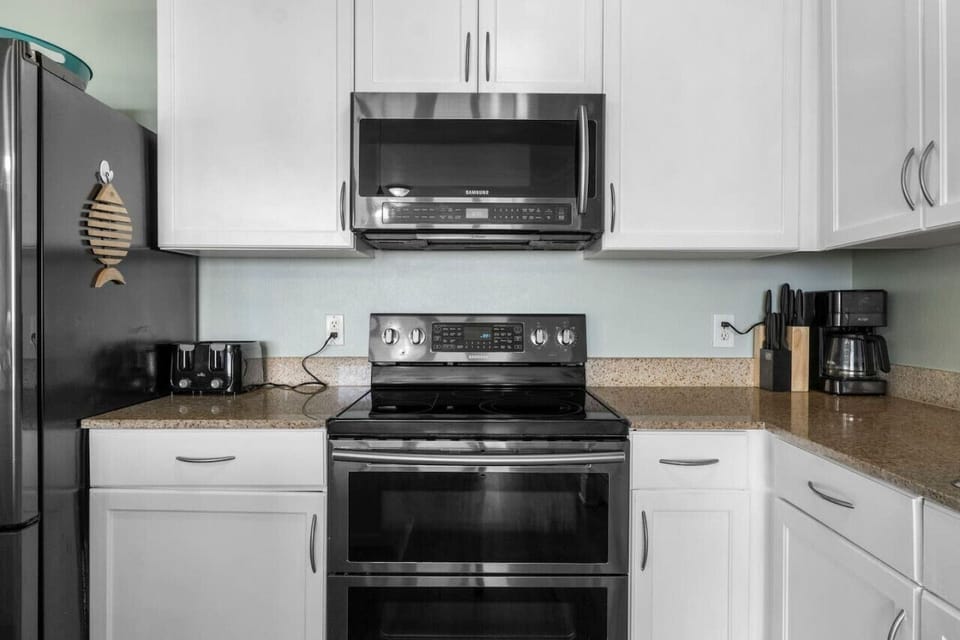 WFully equipped kitchen features granite countertops, modern appliances, and ample cabinetry, perfect for preparing meals during your stay.ell Equipped Kitchen!
