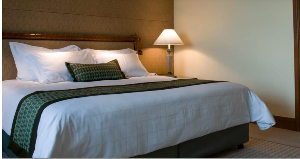 Panoramic Bungalow, Balcony, Mountain View | Desk, bed sheets
