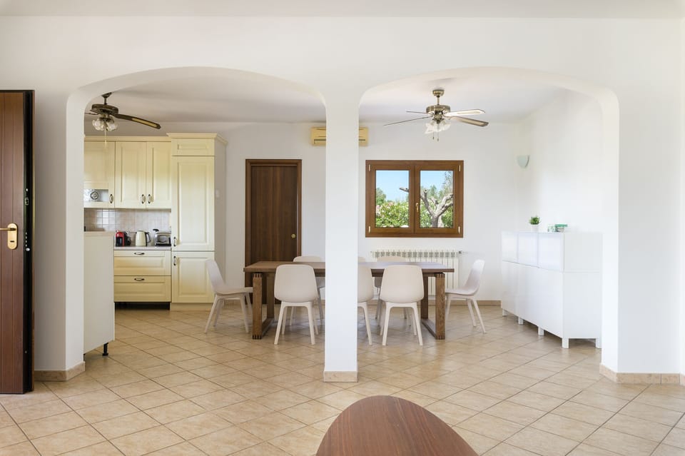 Villa | Private kitchen | Full-size fridge, microwave, oven, stovetop