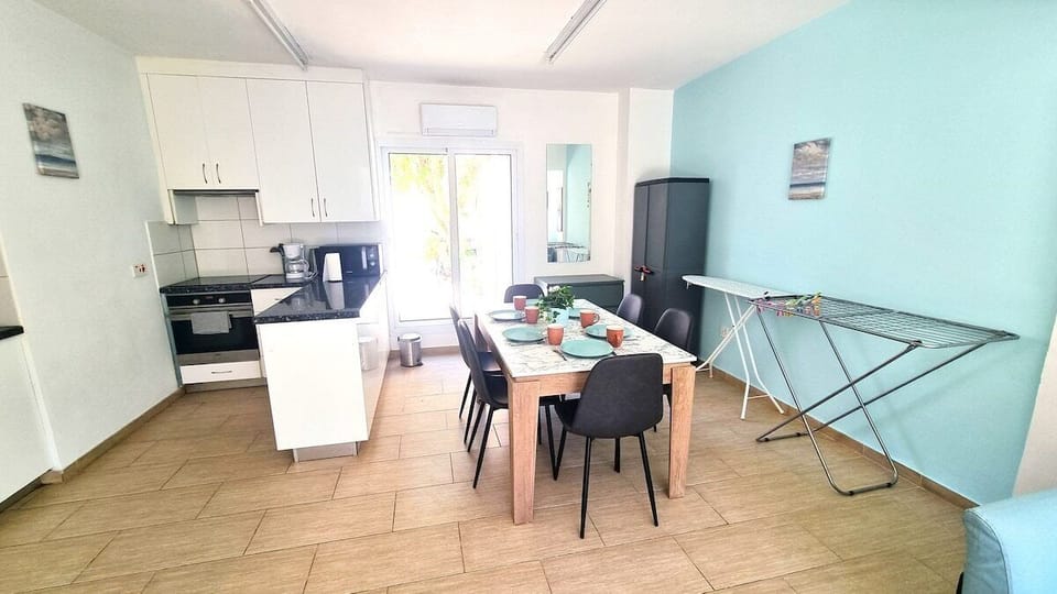Kitchen + dining area